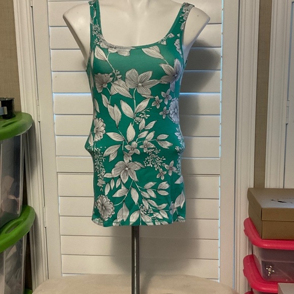 a new day Green and White Floral Tank Top - Picture 1 of 7